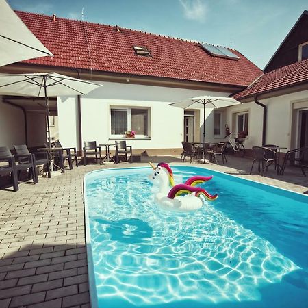 Penzion Kratochvil Dolní Dunajovice Exterior foto