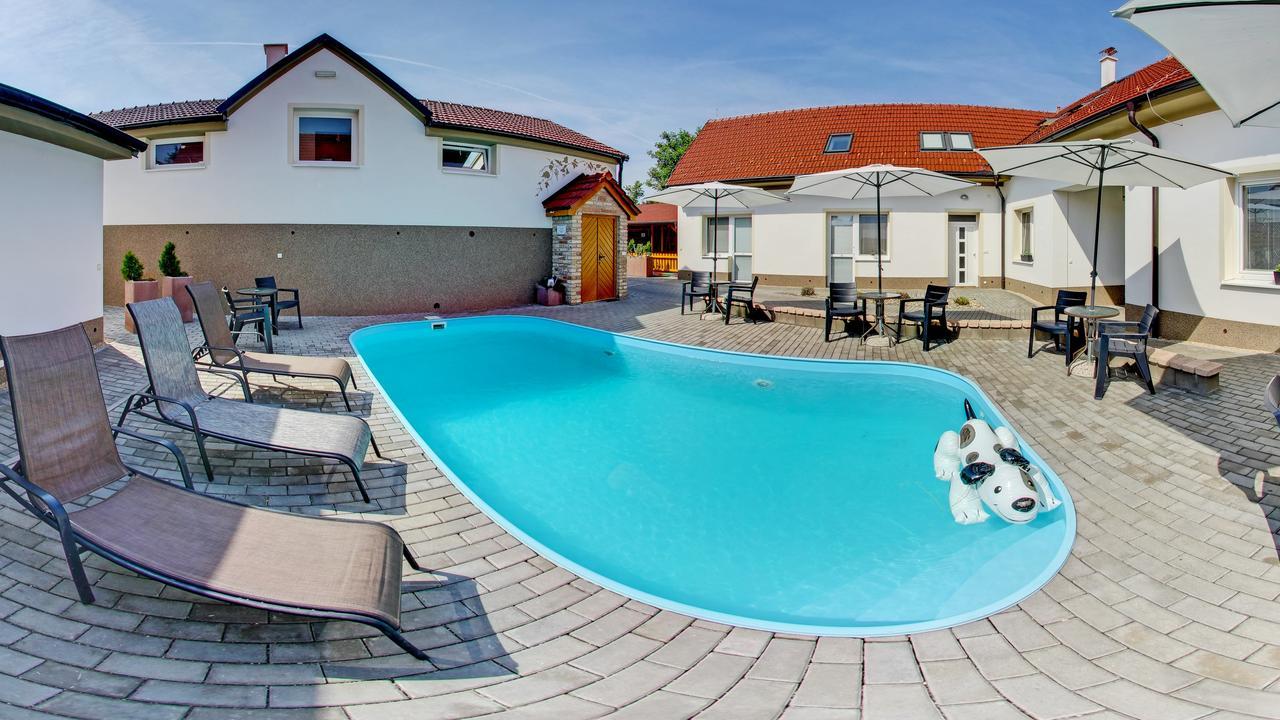 Penzion Kratochvil Dolní Dunajovice Exterior foto