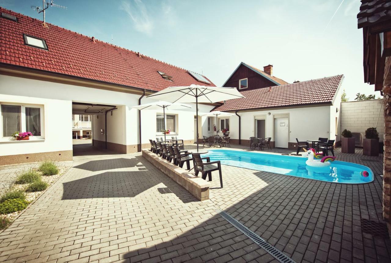 Penzion Kratochvil Dolní Dunajovice Exterior foto