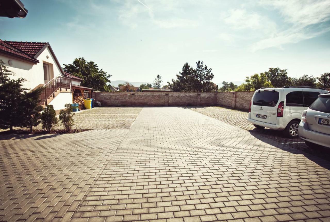 Penzion Kratochvil Dolní Dunajovice Exterior foto