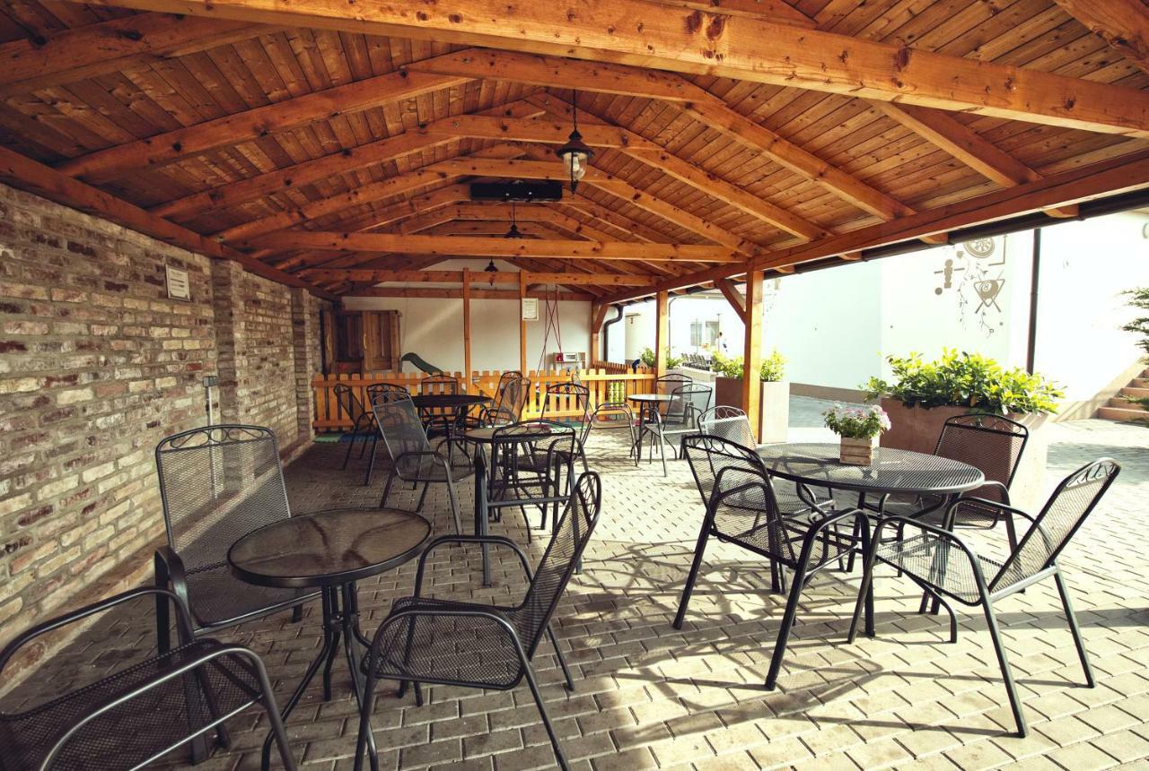 Penzion Kratochvil Dolní Dunajovice Exterior foto